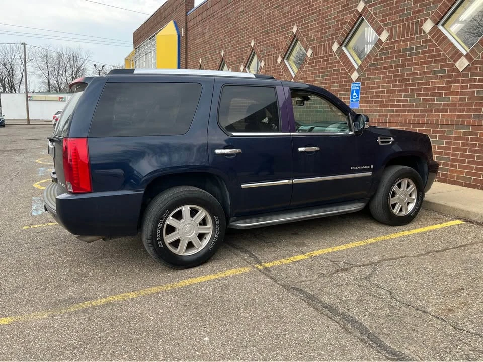 2009 Cadillac Escalade & EXT 3rd Gen - Image 3 of 9