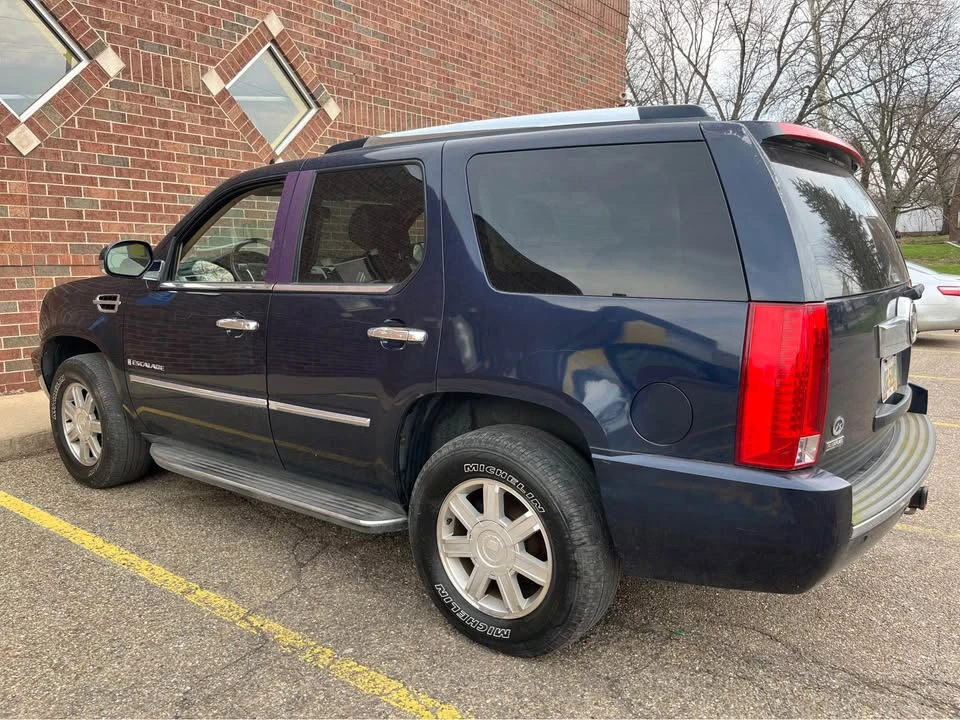 2009 Cadillac Escalade & EXT 3rd Gen - Image 2 of 9