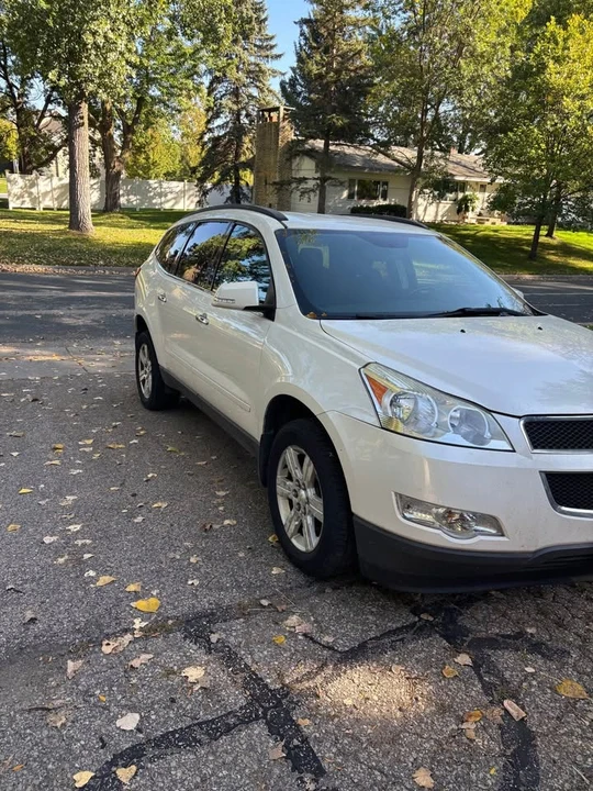 2011 Chevrolet Traverse - Image 3 of 10