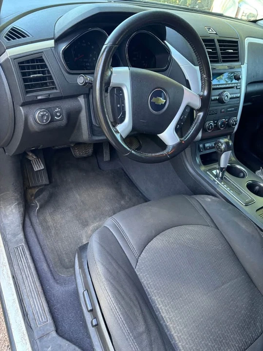 2011 Chevrolet Traverse - Image 5 of 10