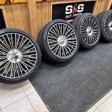 Maybach 20" Wheel Set with Pirelli Tires