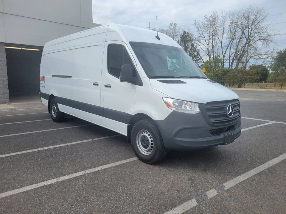 2023 Mercedes-Benz VS30 Sprinter - Image 2 of 3
