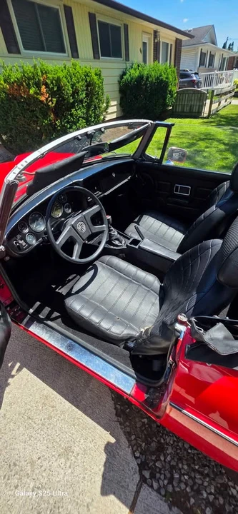MG MGB Roadster - Image 9 of 10