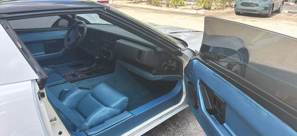 1987 Chevrolet Corvette C4 - Image 6 of 10