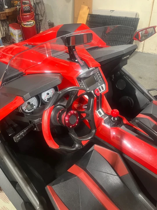 2015 Polaris Slingshot - Image 5 of 9