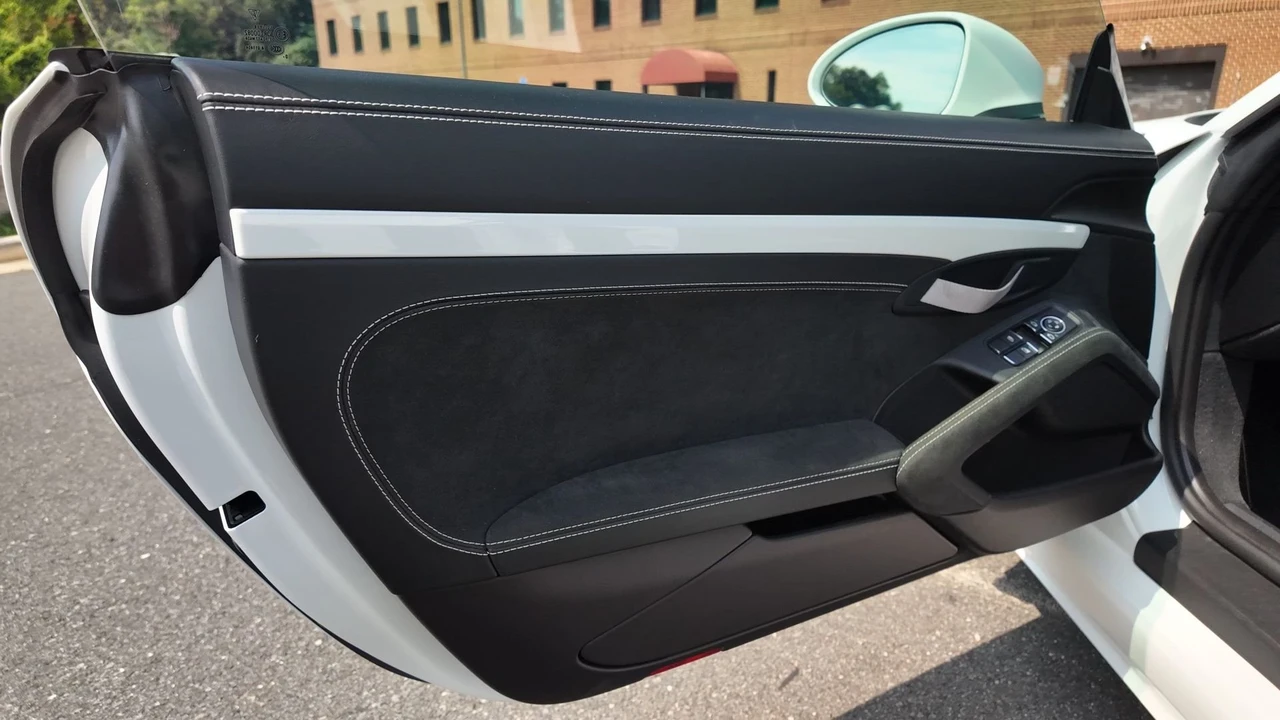 2021 Porsche 718 Boxster Spyder - Image 20 of 24