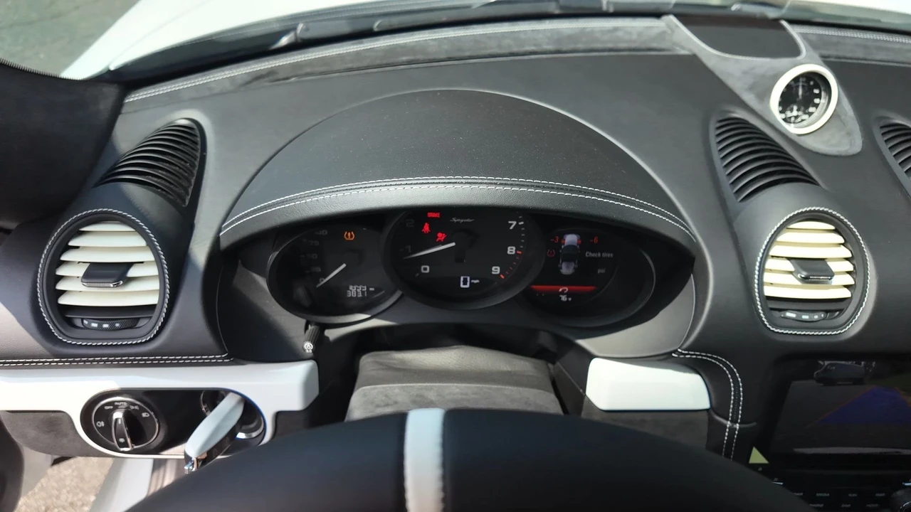 2021 Porsche 718 Boxster Spyder - Image 17 of 24