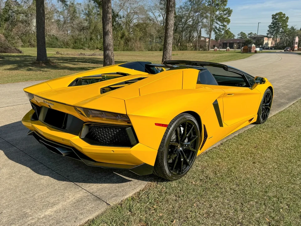 2015 Lamborghini Aventador LP700-4 - Image 5 of 6