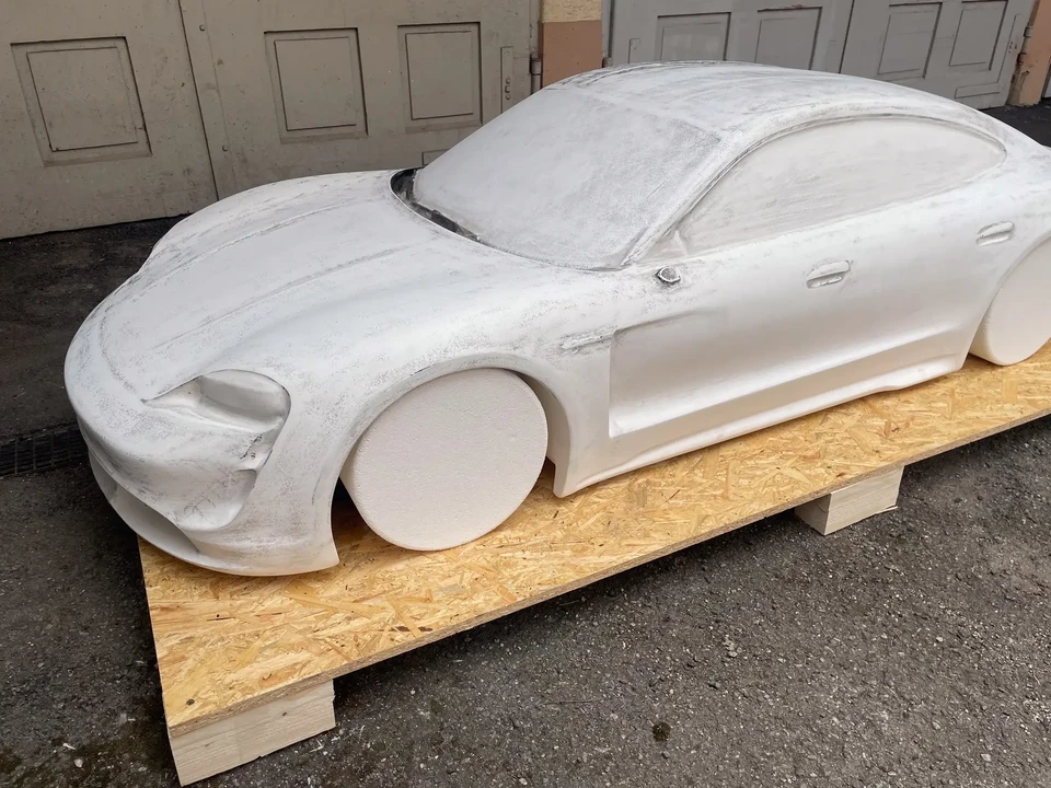 Porsche Taycan Turbo S - Image 12 of 31