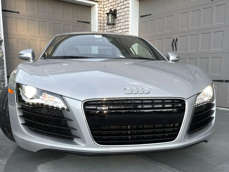2010 Audi 42 R8 - Image 2 of 6