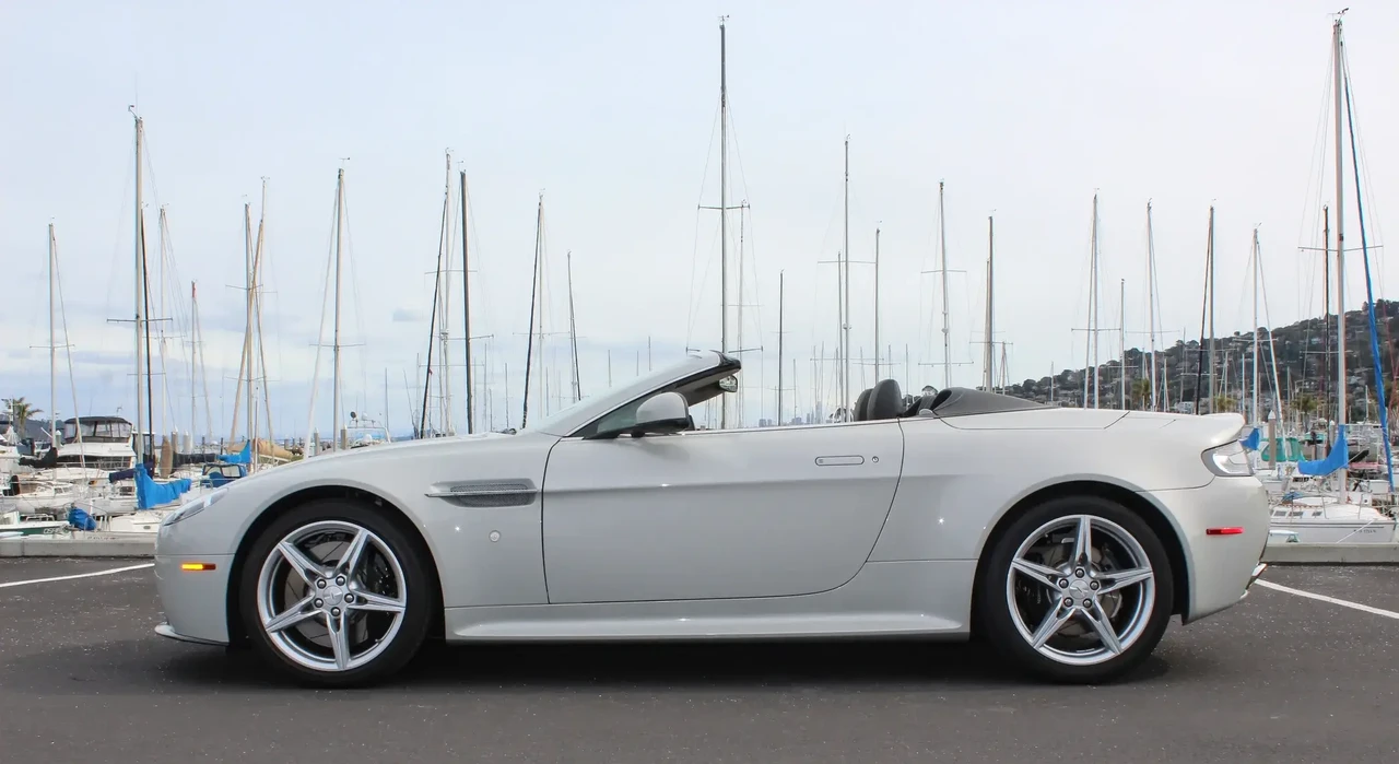 2016 Aston Martin V8 Vantage (2006-2017) - Image 6 of 6
