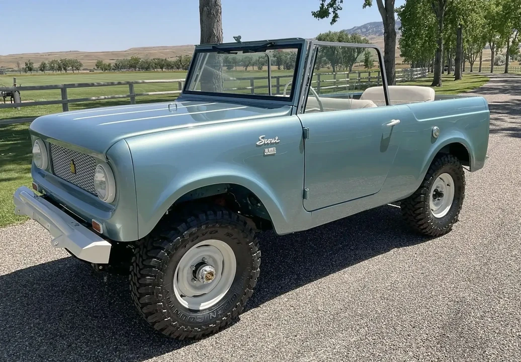 1961 International - Image 2 of 6