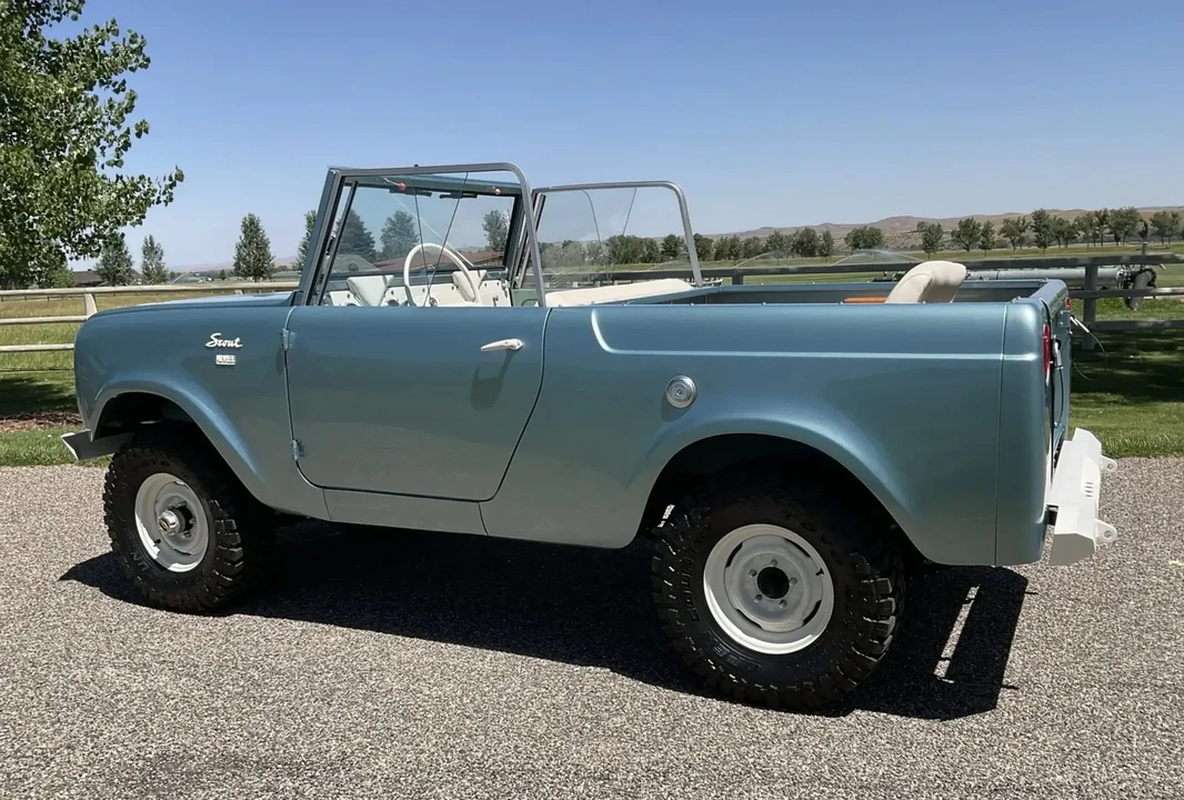 1961 International - Image 4 of 6