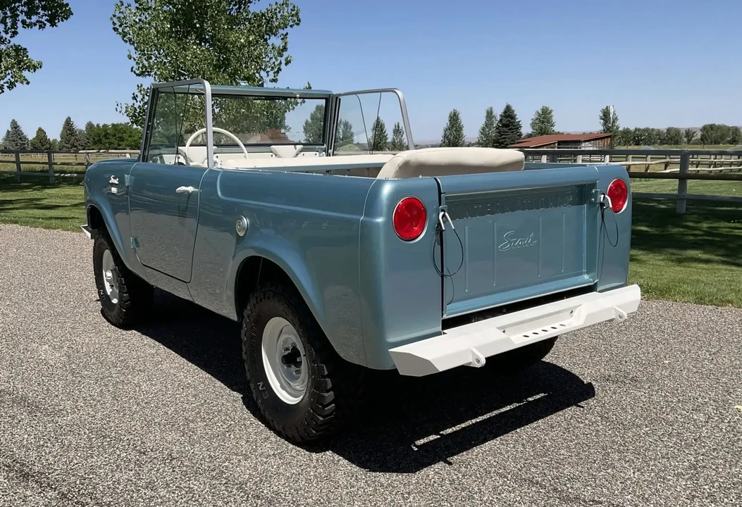 1961 International - Image 5 of 6