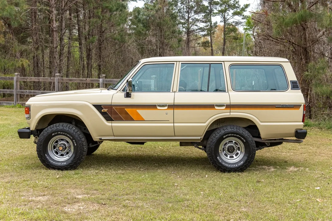 1983 Toyota J60 Land Cruiser - Image 2 of 6