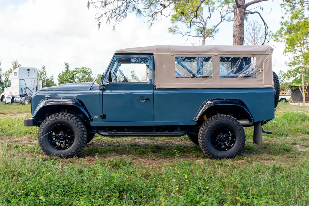 1995 Land Rover Defender 110 - Image 2 of 6
