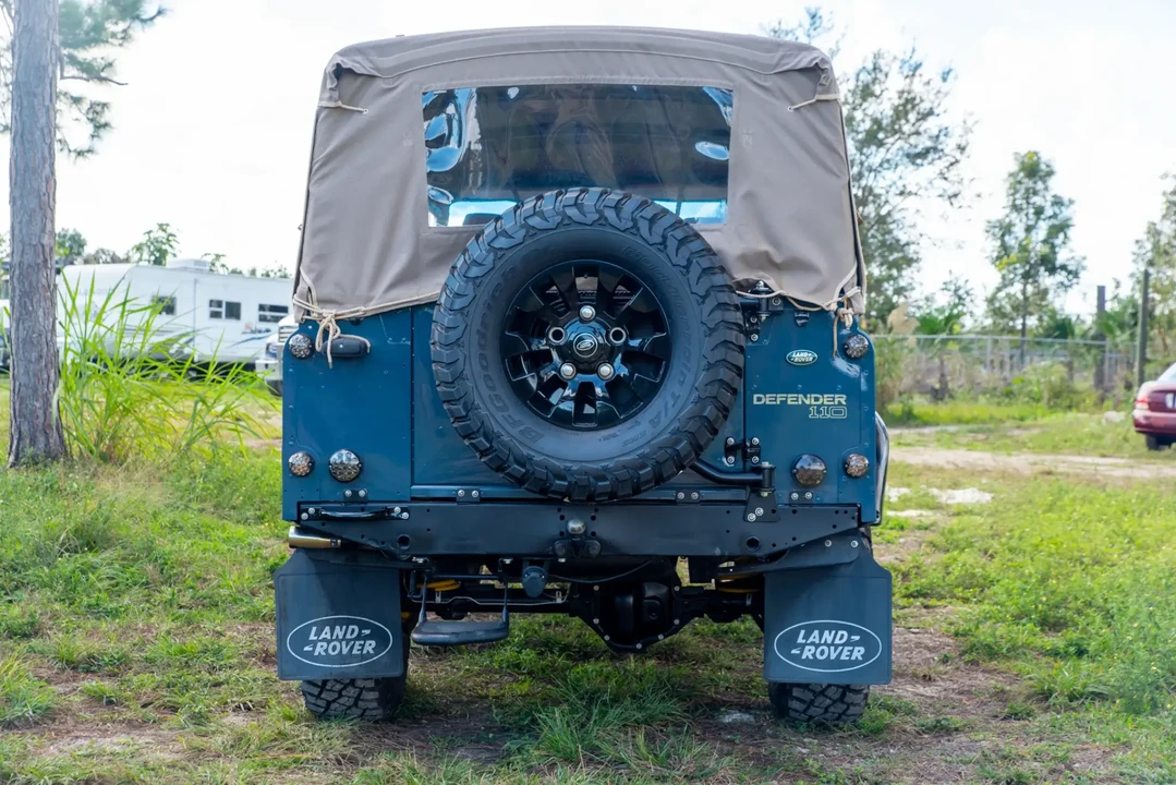 1995 Land Rover Defender 110 - Image 4 of 6