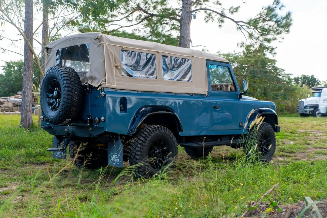 1995 Land Rover Defender 110 - Image 5 of 6