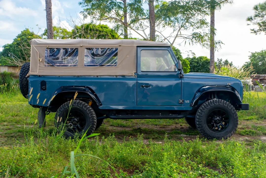 1995 Land Rover Defender 110 - Image 6 of 6