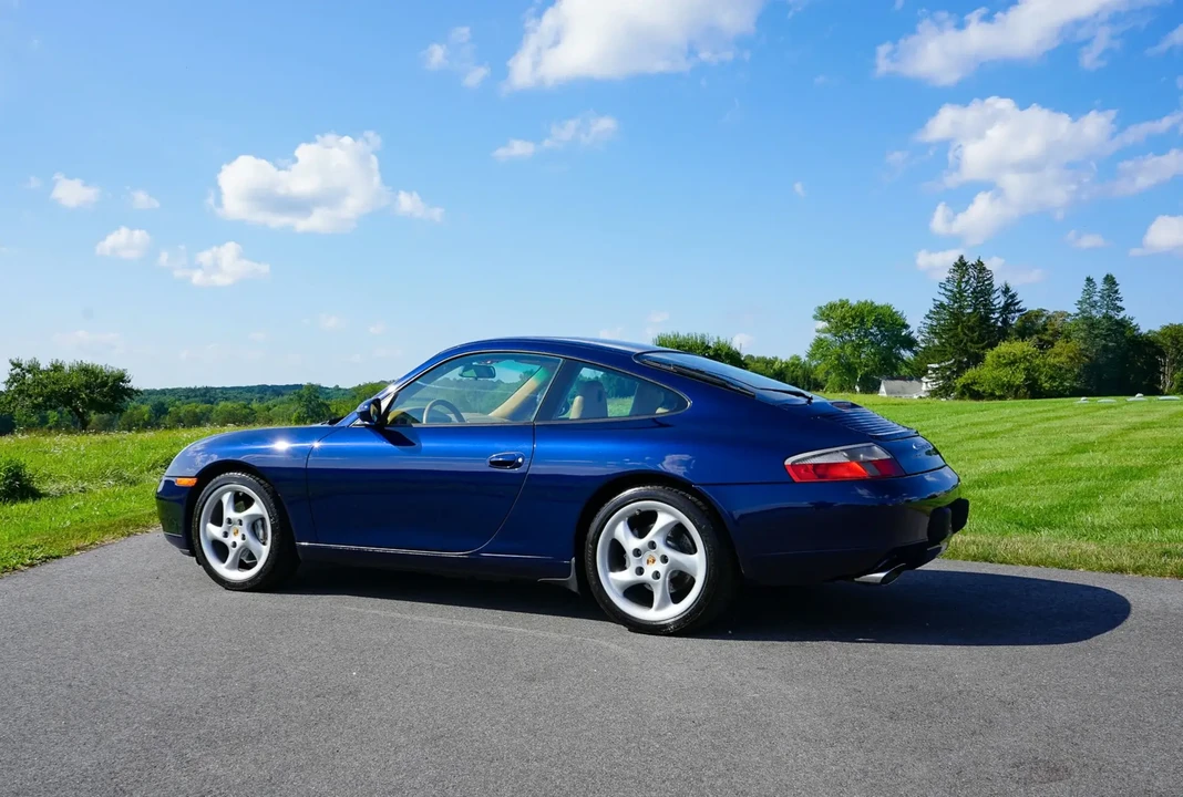 2001 Porsche 996 Carrera 4 - Image 5 of 6
