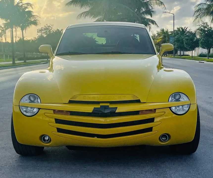 2003 Chevrolet SSR - Image 2 of 6