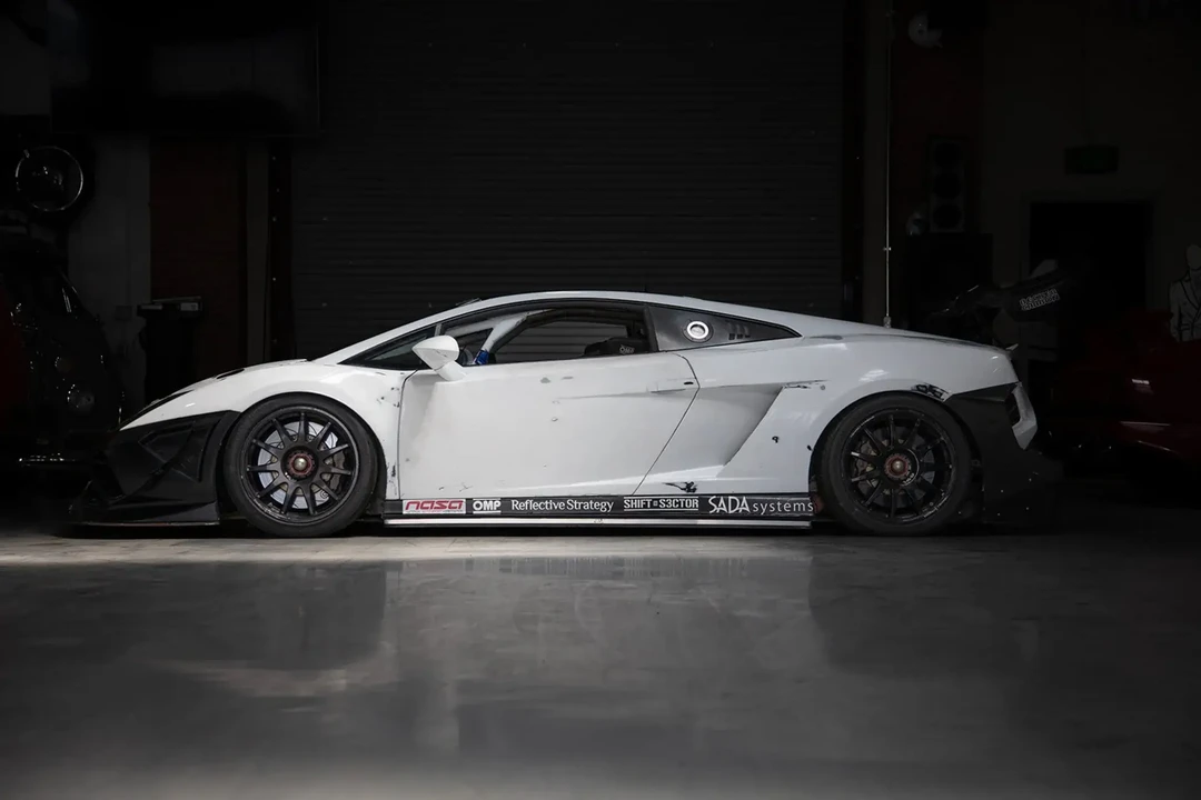 2013 Lamborghini Gallardo LP570-4 Super Trofeo Stradale - Image 2 of 5