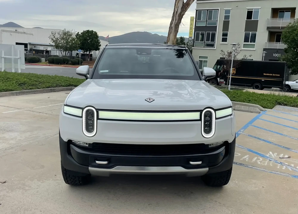 2022 Rivian R1S - Image 2 of 6