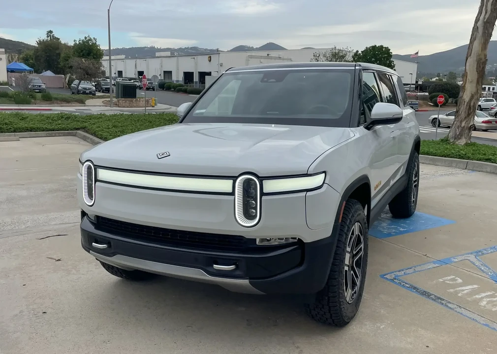 2022 Rivian R1S - Image 4 of 6