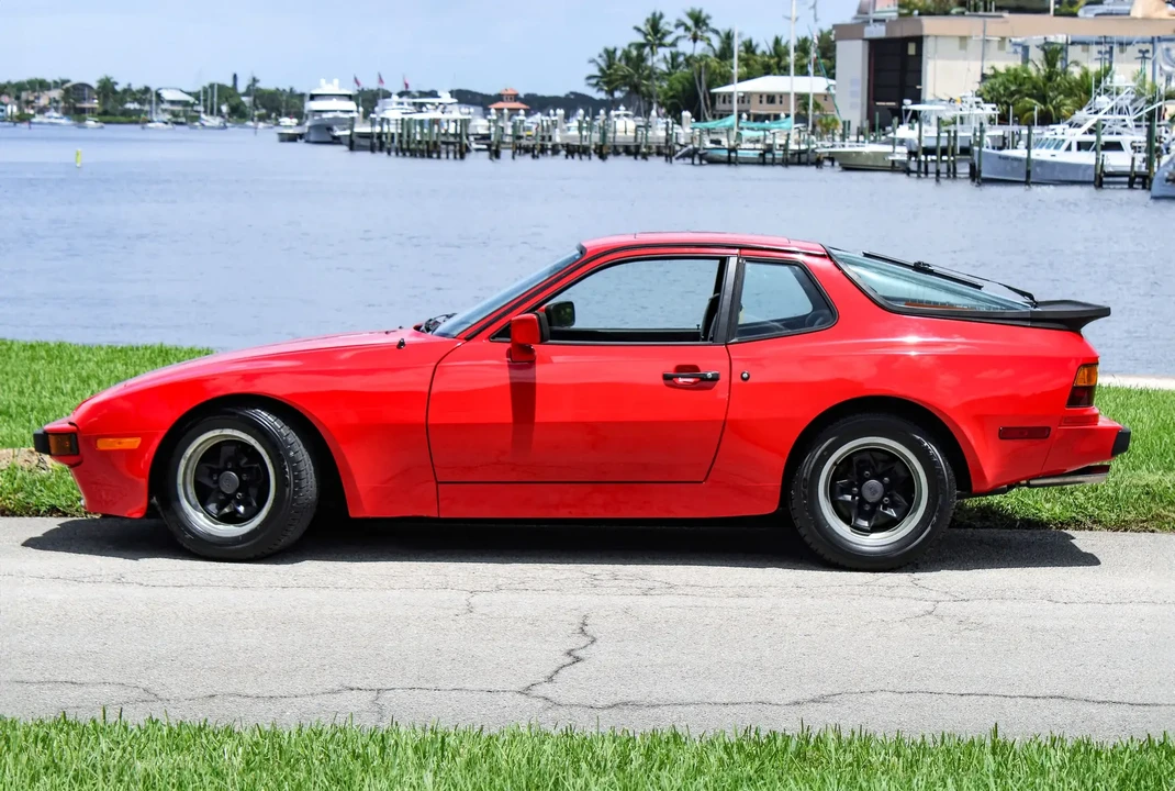 1984 Porsche 944 - Image 5 of 6
