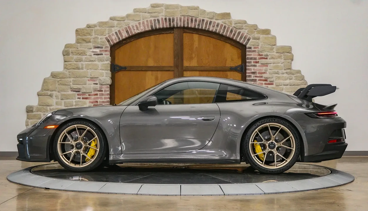 2022 Porsche 992 GT3 - Image 3 of 6