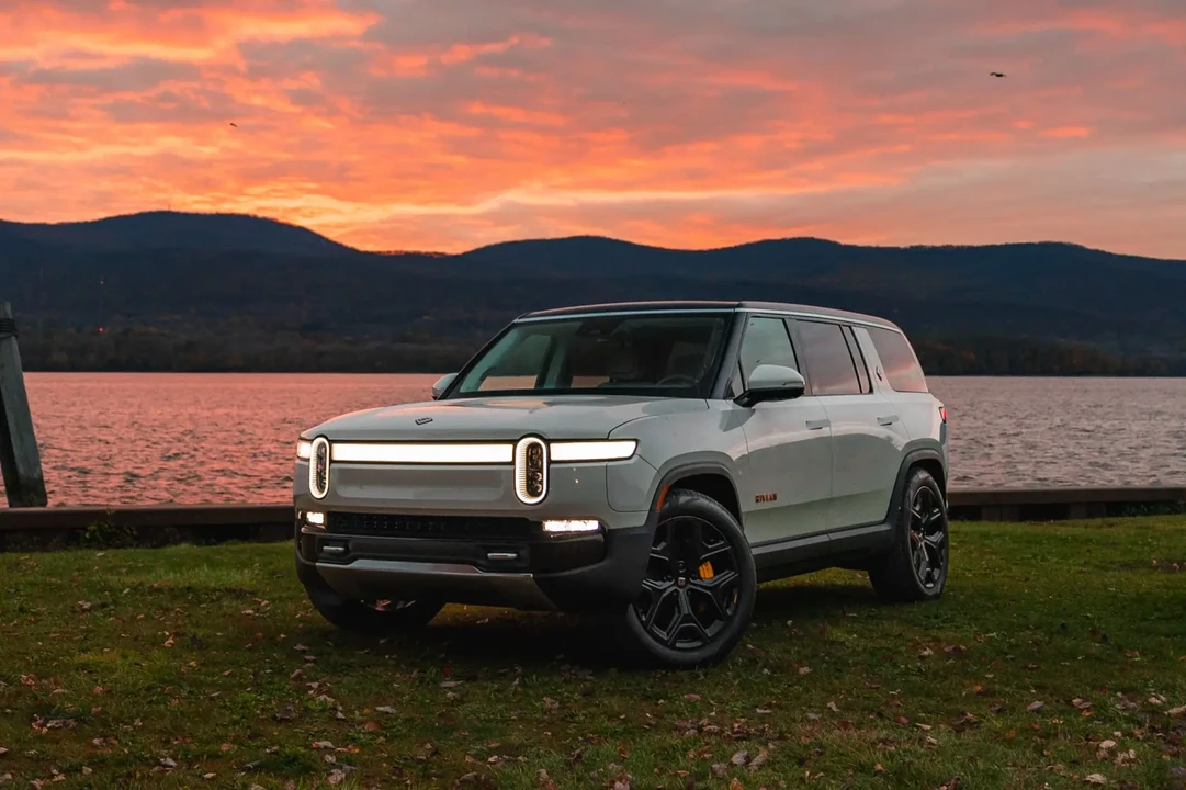 2023 Rivian R1S - Image 3 of 6