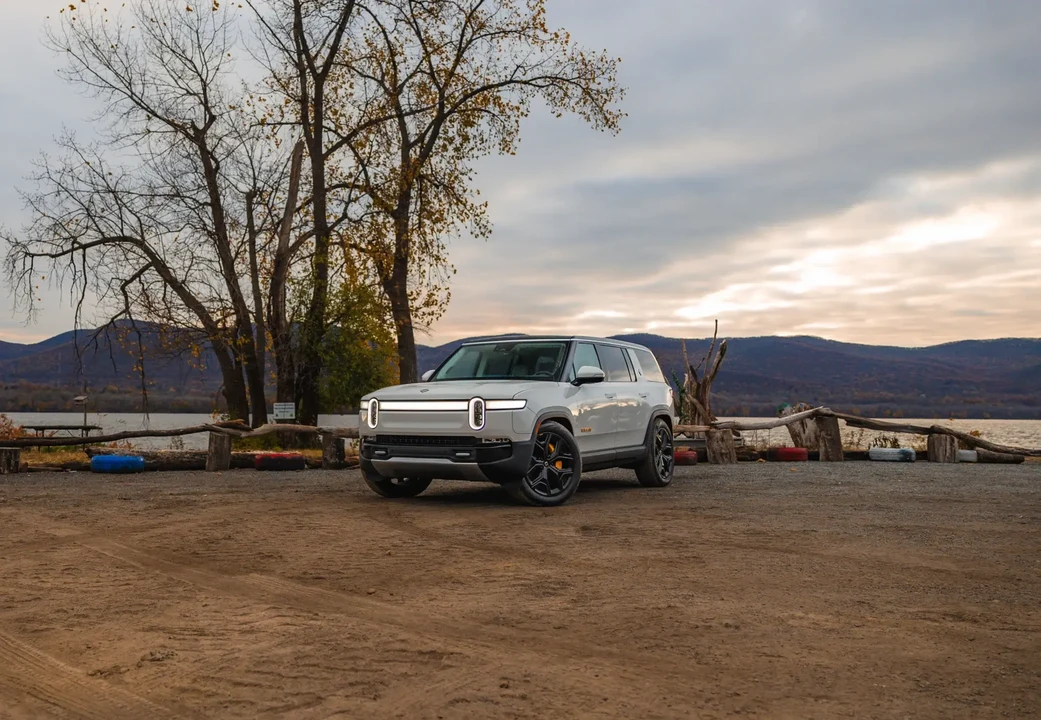 2023 Rivian R1S - Image 6 of 6