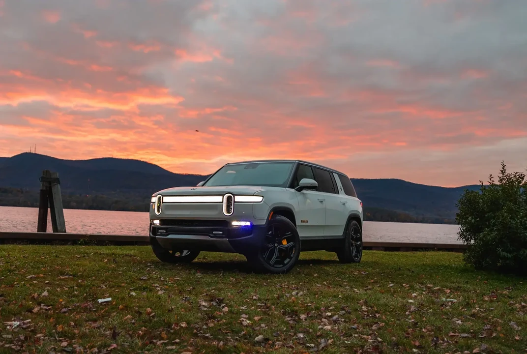 2023 Rivian R1S - Image 4 of 6