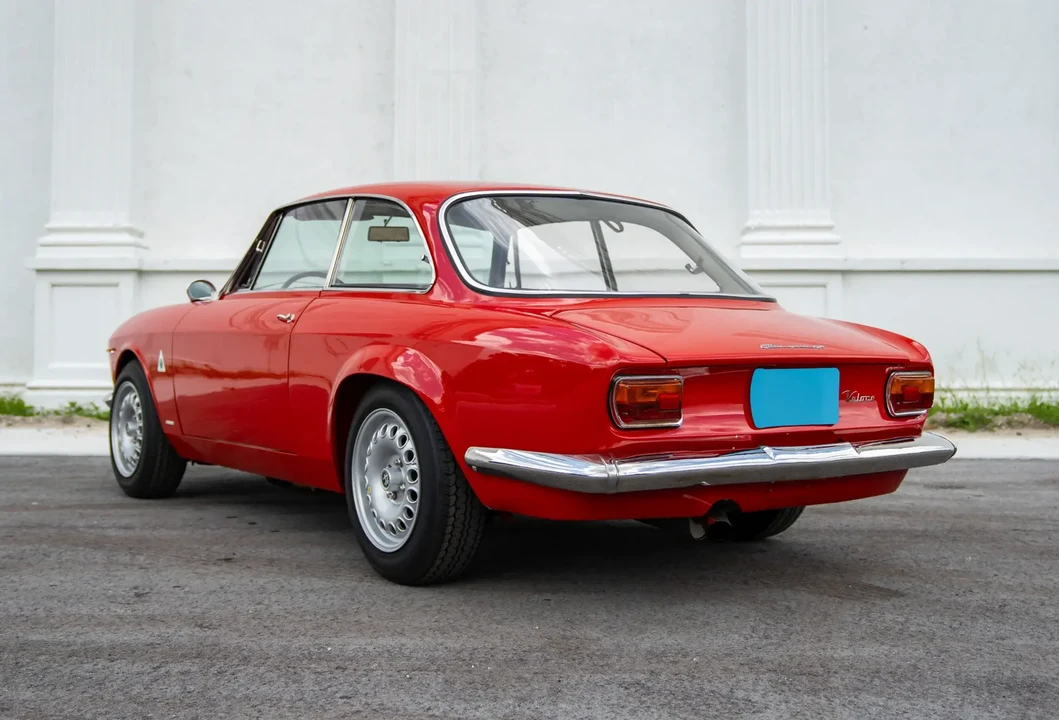 1967 Alfa Romeo Giulia Sprint GT Veloce - Image 4 of 6