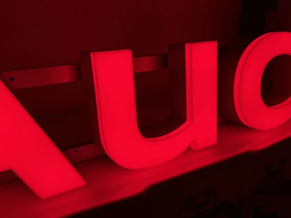 Audi - Image 8 of 25