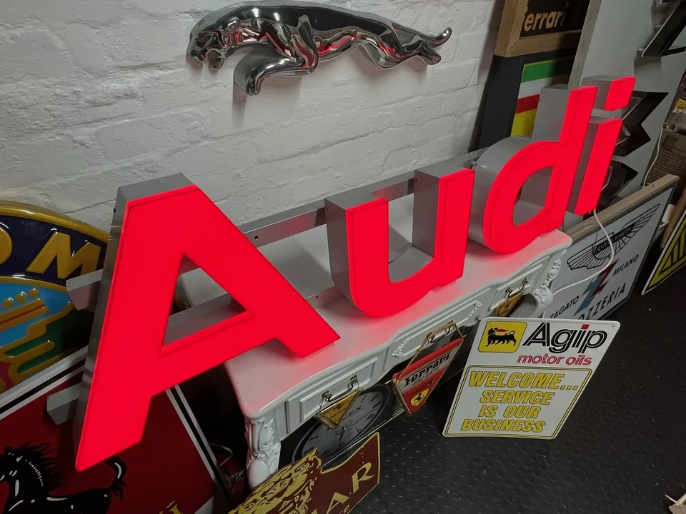 Audi - Image 14 of 25