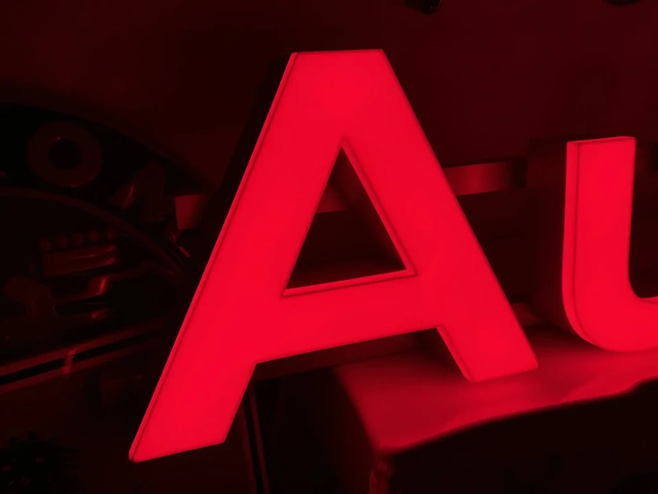 Audi - Image 7 of 25