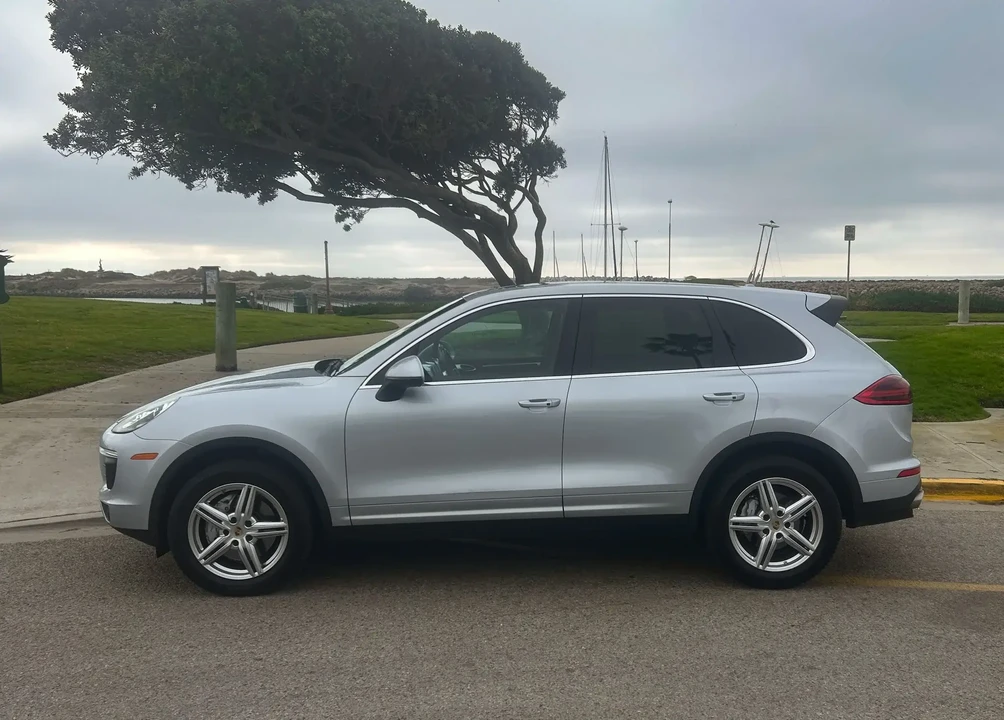 2017 Porsche 958 Cayenne S - Image 3 of 6