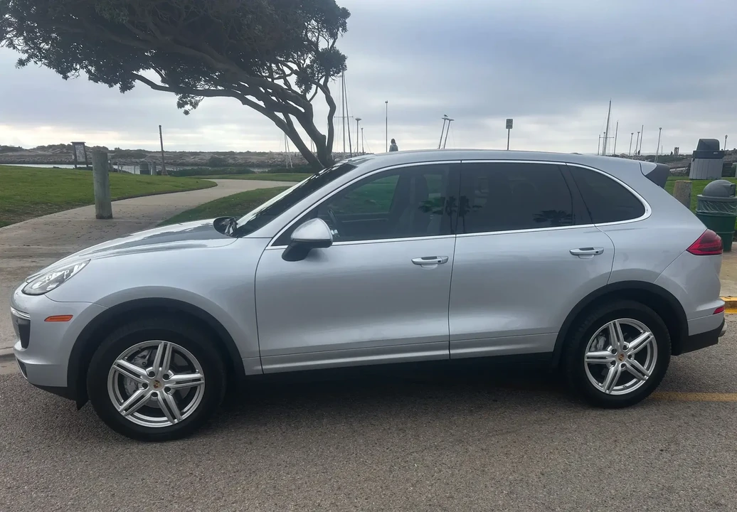 2017 Porsche 958 Cayenne S - Image 4 of 6