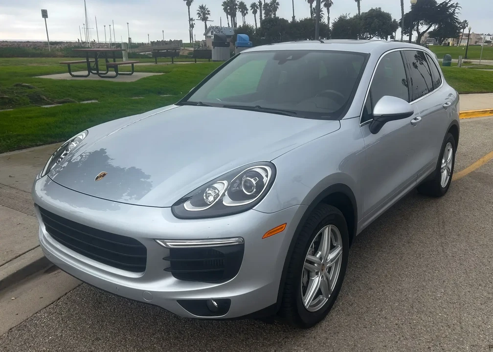 2017 Porsche 958 Cayenne S - Image 2 of 6
