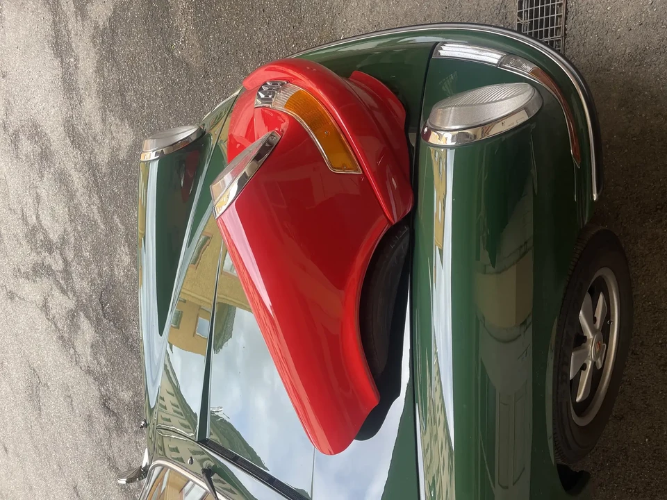 Porsche 911 - Image 26 of 31