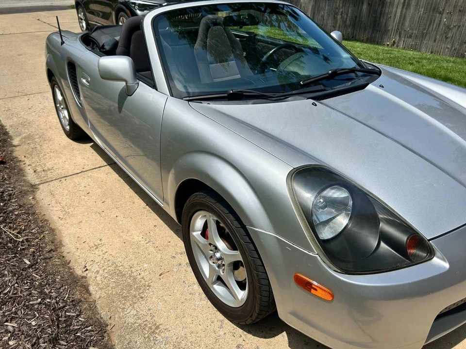 2000 Toyota MR2 Spyder/MR-S - Image 23 of 24