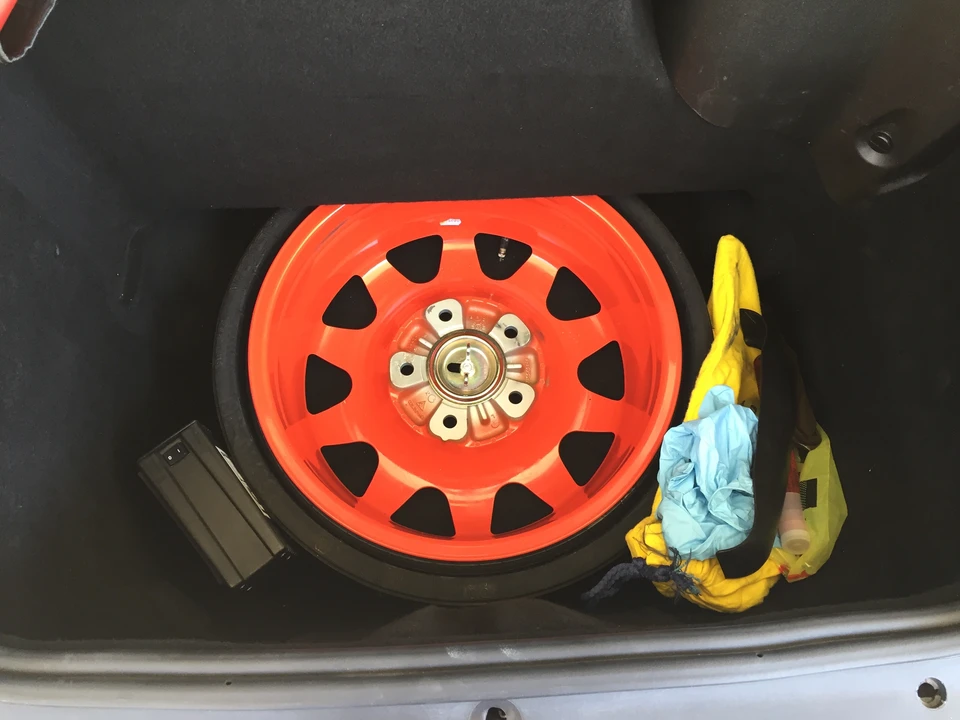 2001 Porsche 996 Carrera 4 - Image 3 of 8