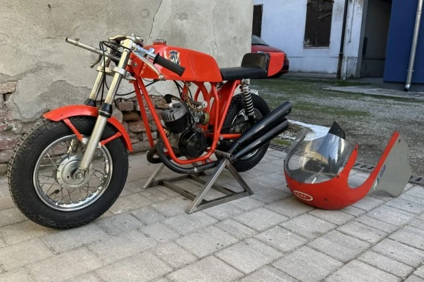 MV Agusta - Image 4 of 7