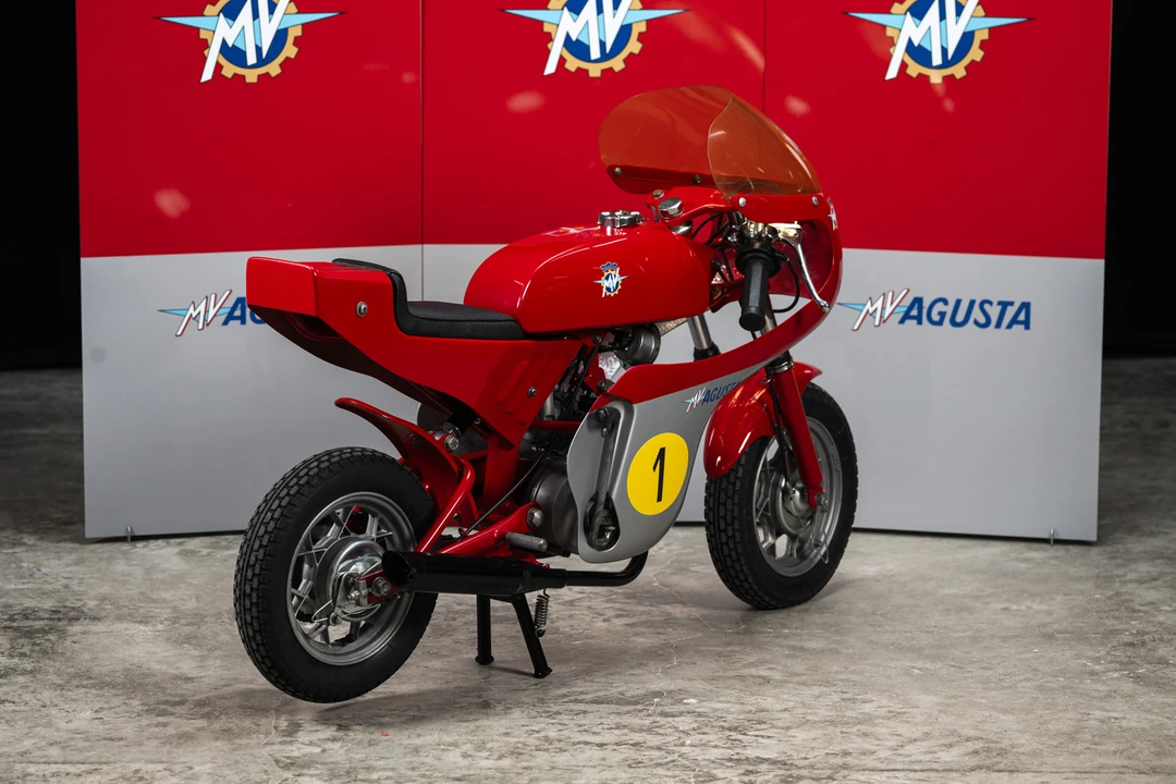 MV Agusta - Image 9 of 31