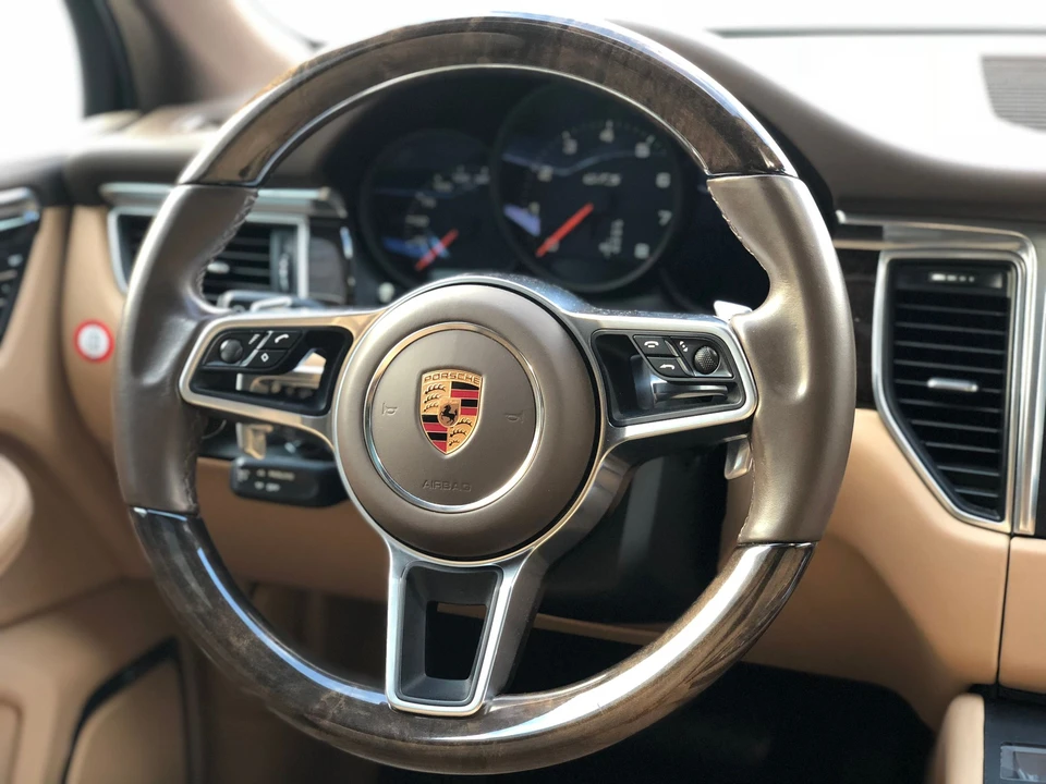 2017 Porsche Macan GTS - Image 9 of 10