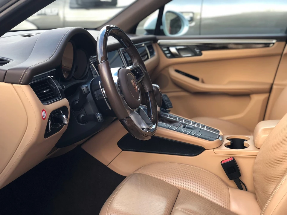 2017 Porsche Macan GTS - Image 10 of 10