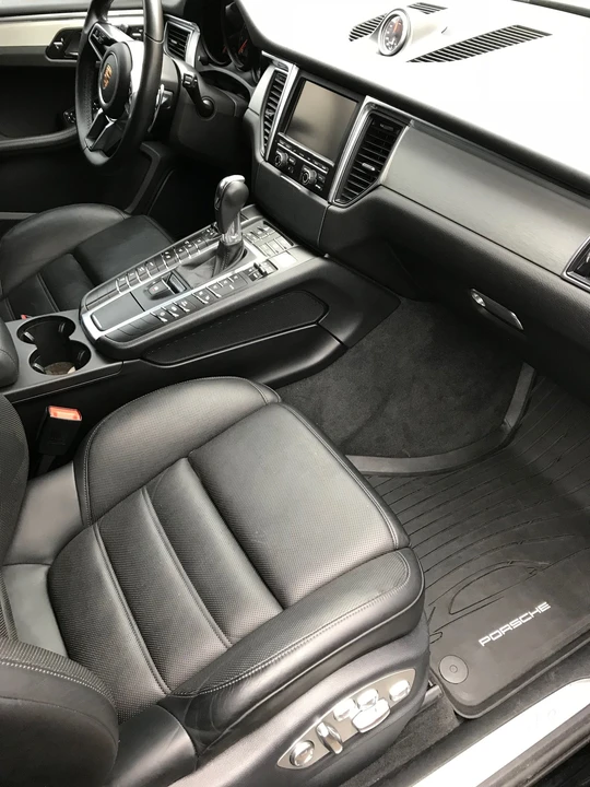 2015 Porsche Macan Turbo - Image 9 of 13
