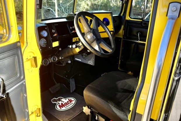 Mack - Image 5 of 10