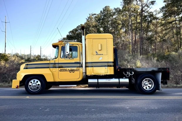 Mack - Image 4 of 10